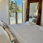 Lägenhetshotell Thealos Santorini
