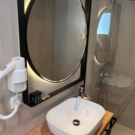 Thealos Santorini Lägenhetshotell Pýrgos