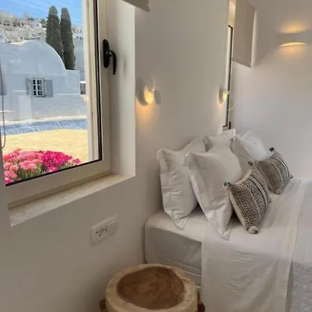 Lägenhetshotell Thealos Santorini Pýrgos